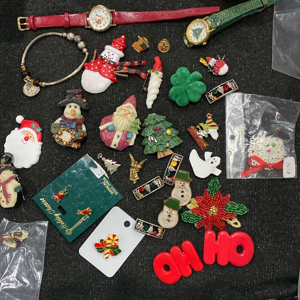 Vintage holiday Christmas lot bundle of jewelry